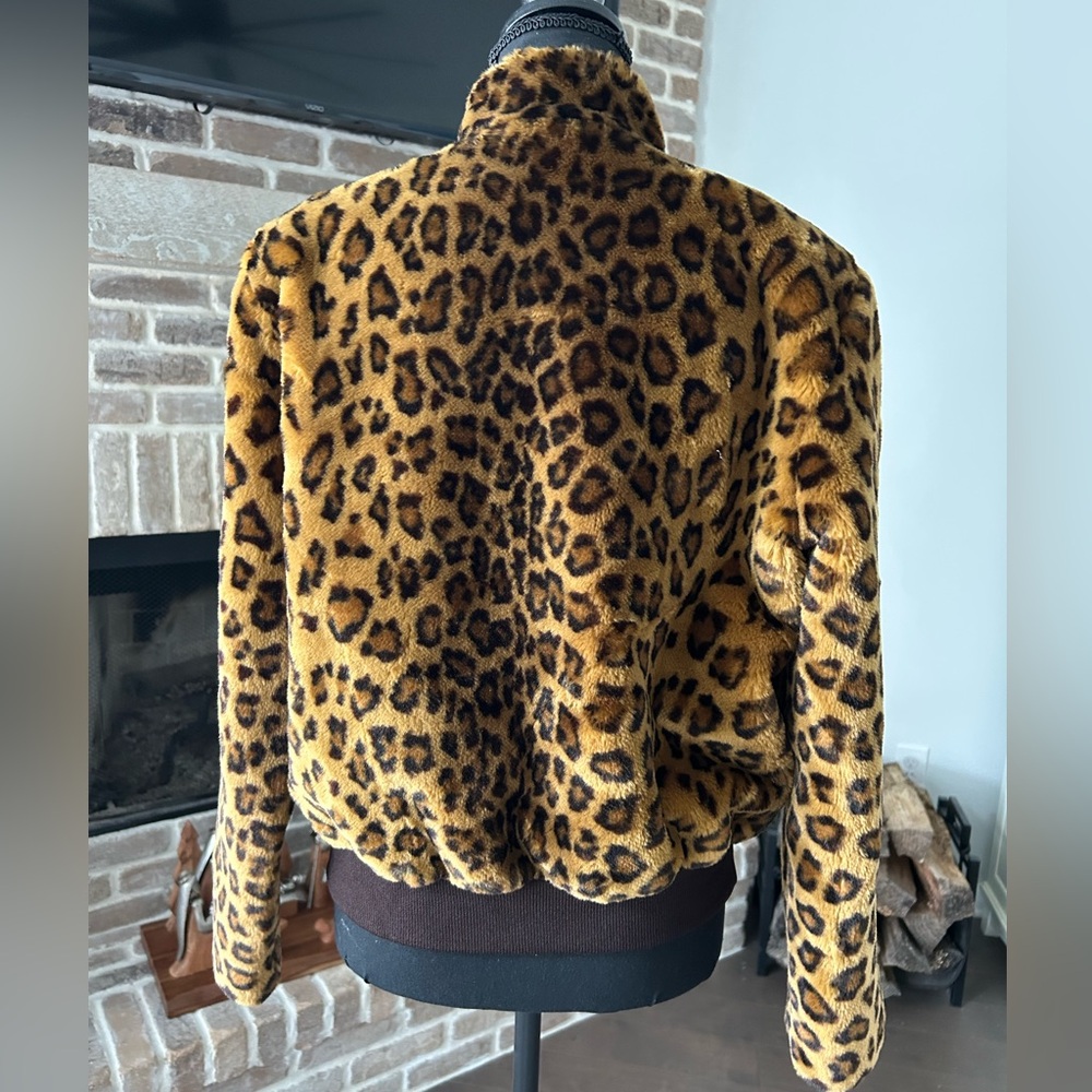 St. John Sport Faux Fur Bomber Jacket Chubby Leopard Size Small Signature Zipper - Picture 4 of 12
